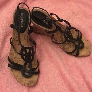 Black strapping wedges